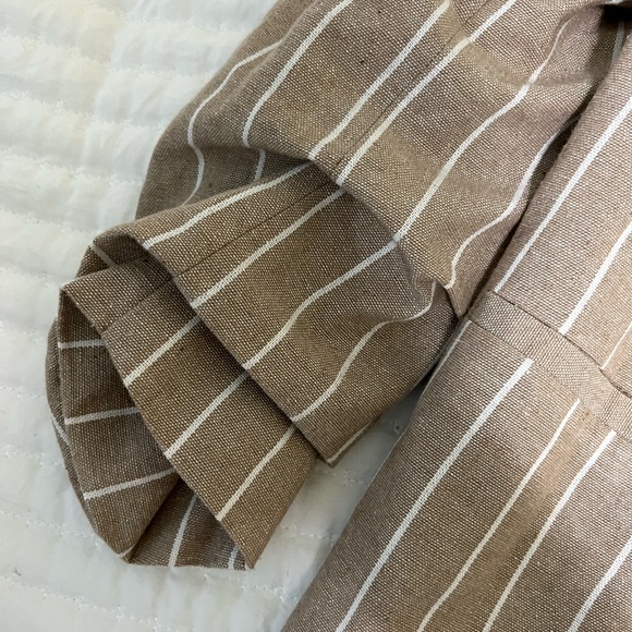 Linen feel tan and white striped blazer with shoulder pads and ruched sleeves - Picture 3 of 4